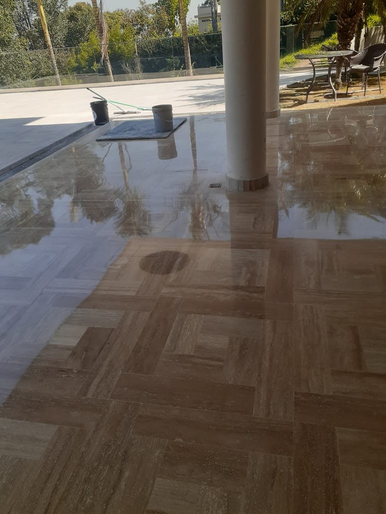 Detalhe de piso de mármore restaurado